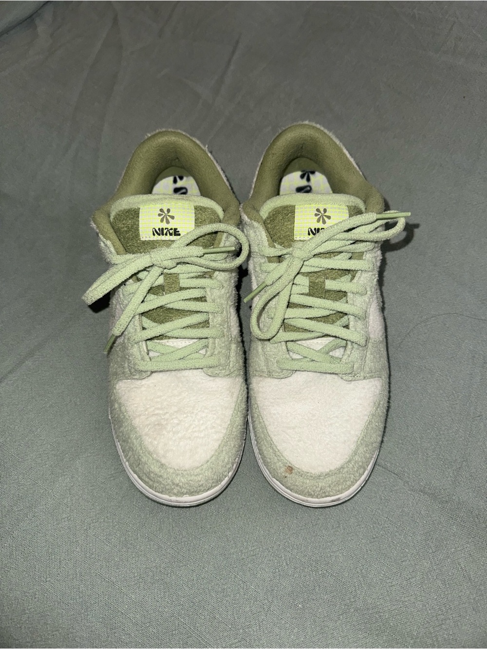 Nike Kids Low-Top Sneakers in Pale Green and White